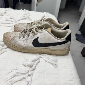 Nike White and Black Low-Top Sneakers